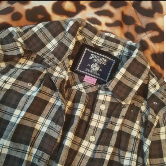 Vs Pink 3/4 sleeve button down - Picture 2 of 3